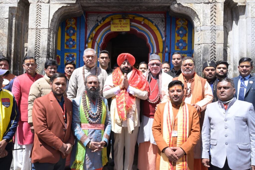 केदारनाथ धाम पहुंचे राज्यपाल गुरमीत सिंह, श्रद्धालुओं से किया संवाद, स्वच्छता एवं सुगम यात्रा व्यवस्था पर दिया विशेष जोर